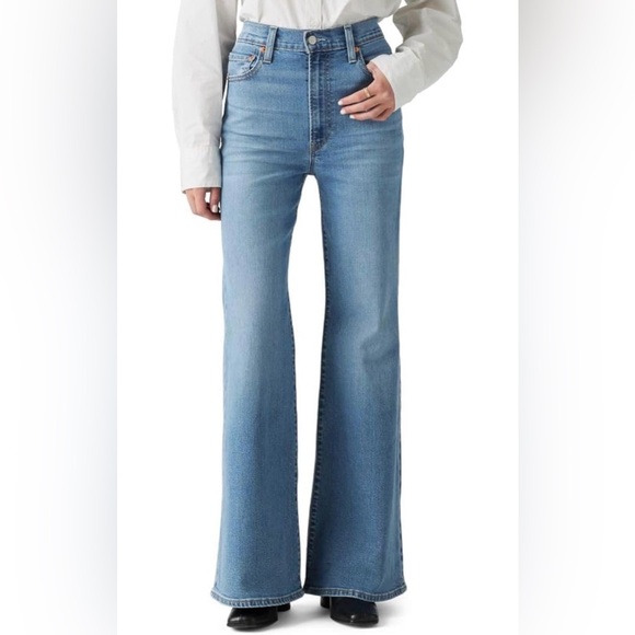 Levi's Women's Flare Jeans in Classic Blue - Picture 6 of 7